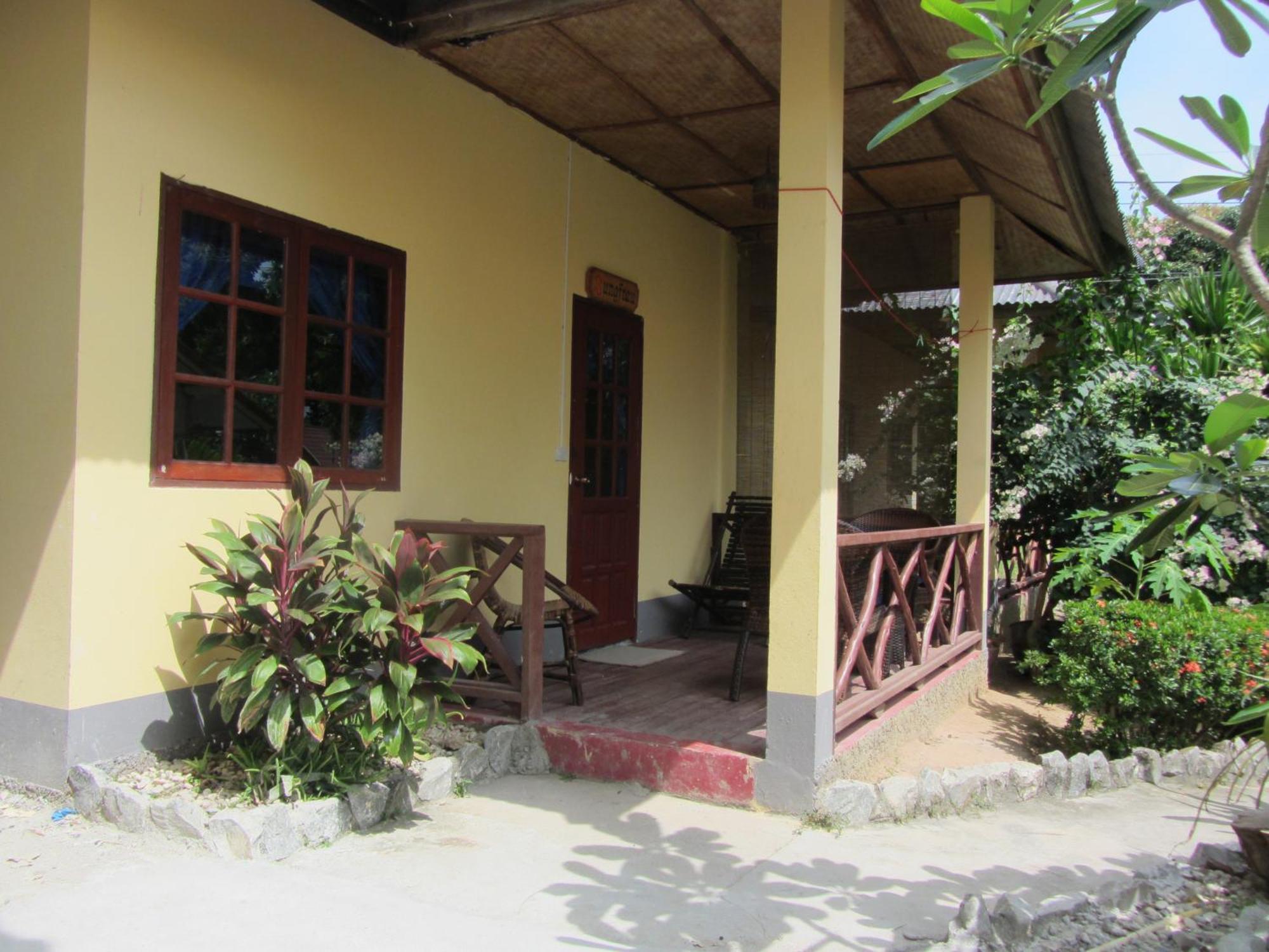 Flower Paradise Bungalows & Swiss Restaurant Roestiland Lamai Beach  Номер фото