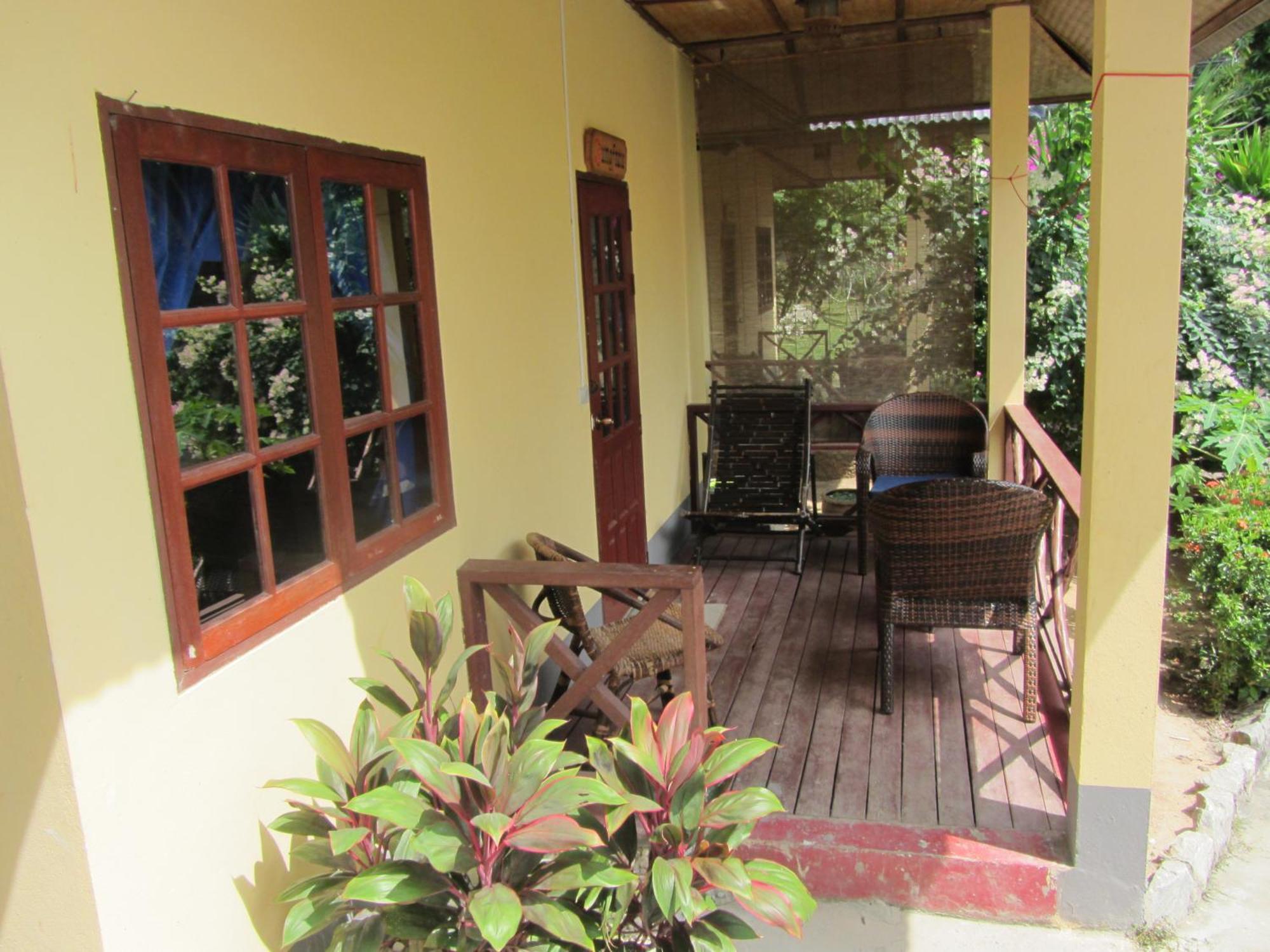 Flower Paradise Bungalows & Swiss Restaurant Roestiland Lamai Beach  Номер фото