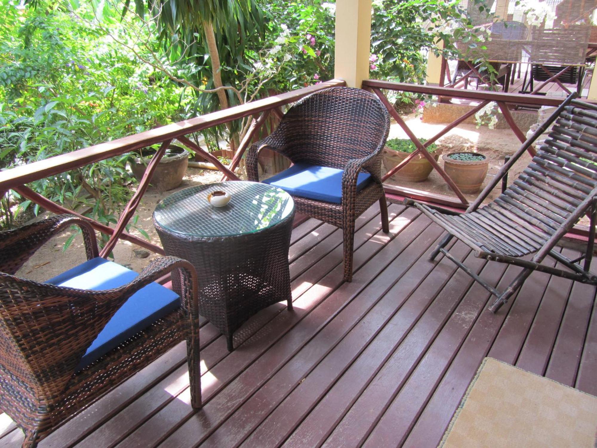 Flower Paradise Bungalows & Swiss Restaurant Roestiland Lamai Beach  Номер фото